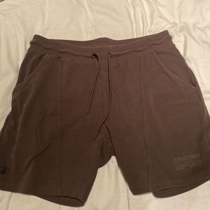men’s alphalete shorts size L dark brown